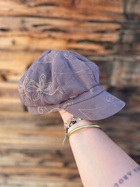 VINTAGE | Y2K Embroidered Taupe Newsboy Cap OS